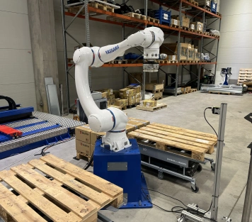 V rámci dema jsme předvedli využití intuitivního paletizačního programu Yaskawa Smart Pattern  a robotu Yaskawa HC20 pro paletizaci balíků se sortováním. 